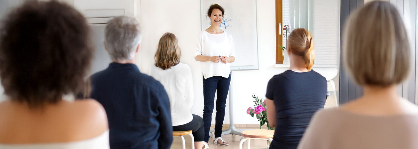 workshop-mit-agnes-hovehne-selbstheilung-berlin-borsigwalde Heilpraktikerin Agnes Hovehne gibt Workshops für mehr ganzheitliche Gesundheit in ihrem Yogastudio in Berlin Borsigwalde im Bezirk Reinickendorf