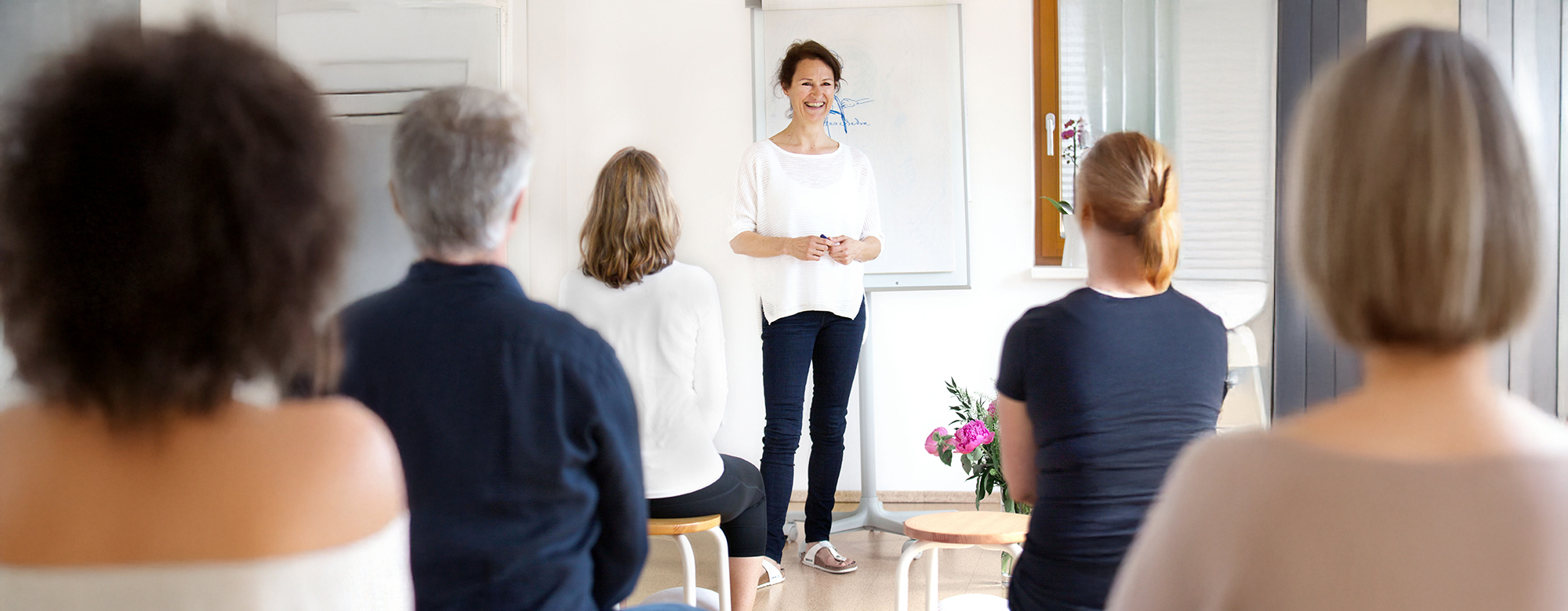 Heilpraktikerin Agnes Hovehne gibt Workshops für mehr ganzheitliche Gesundheit in ihrem Yogastudio in Berlin Borsigwalde im Bezirk Reinickendorf